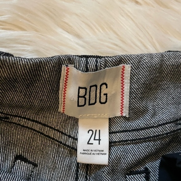 BDG Foldover V-Front Denim Shorts - Picture 5 of 5